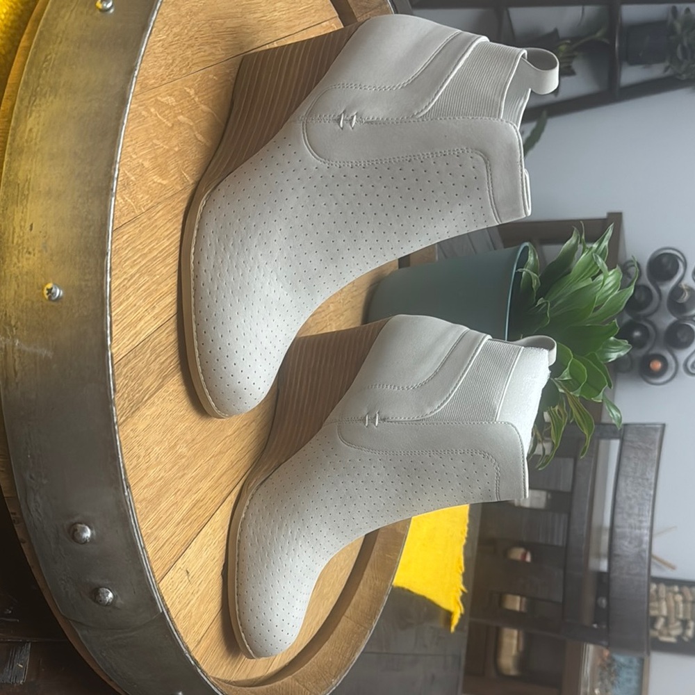 Elegant Grey Ankle Boots (NWT)